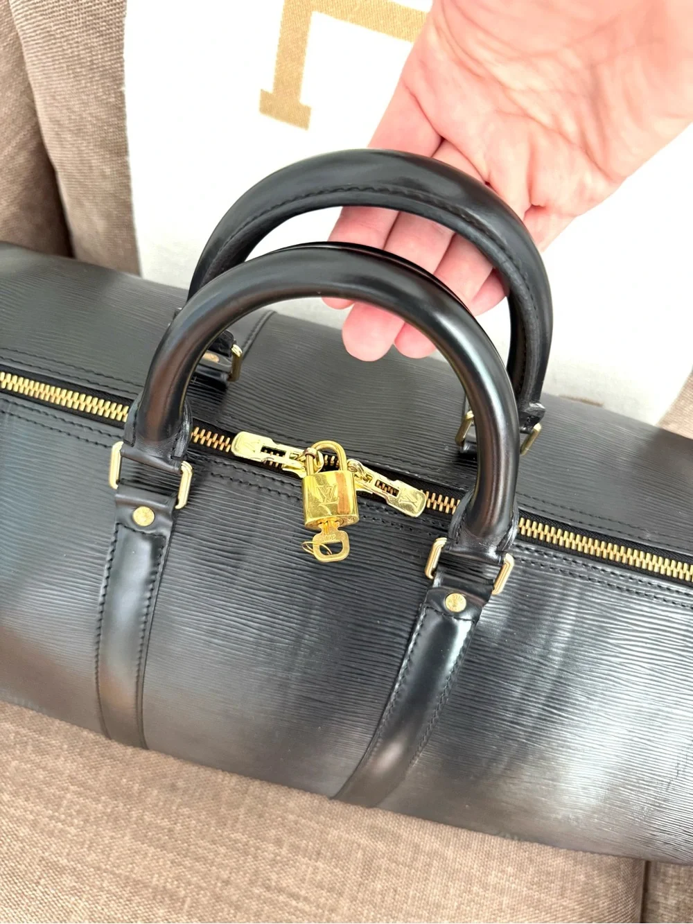 Authentic Louis Vuitton unisex Keepall 50 travel bag black Epi leather M42962